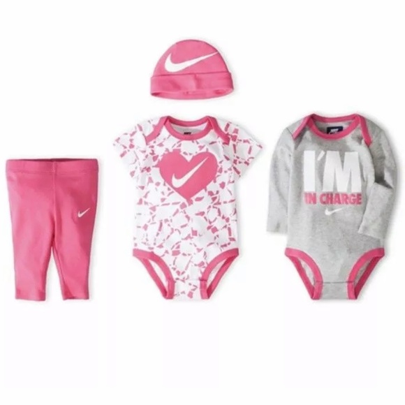 NWT Nike 4 pieces infant gift set - Picture 2 of 6